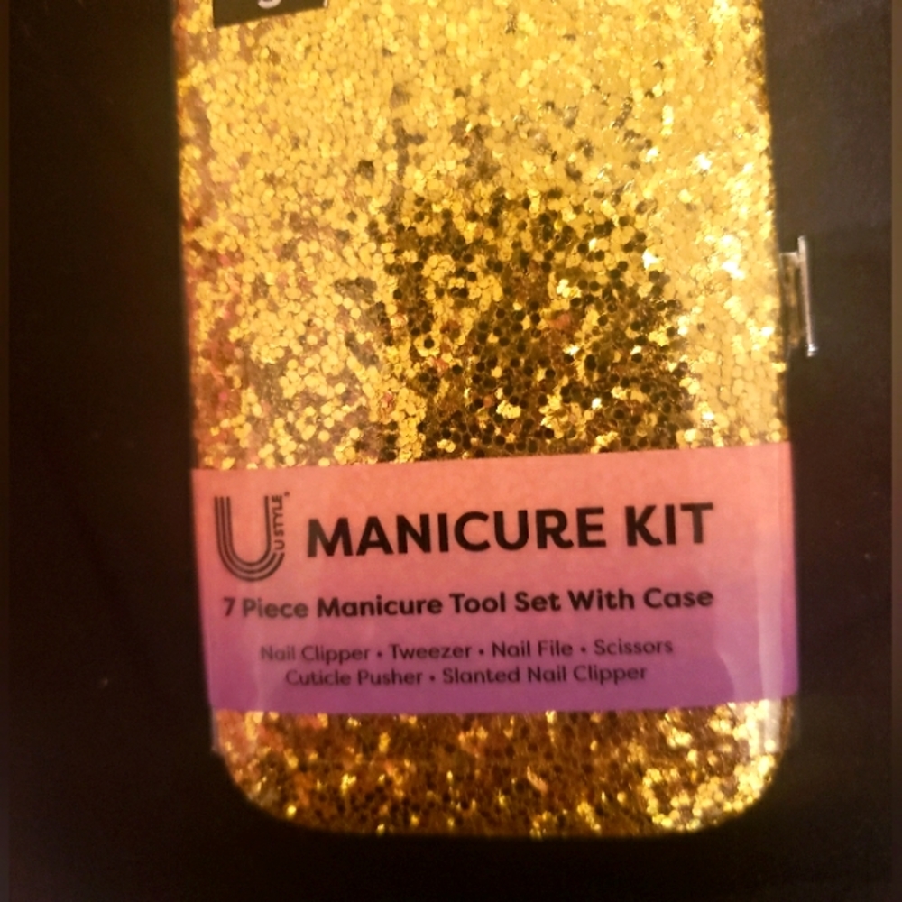 New Manicure Kit in Shiny Gold Sparkled Case